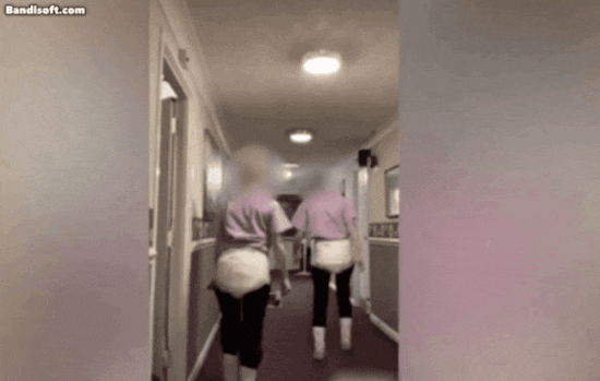 성인기저귀 차고 엉덩이 씰룩씰룩…환자 조롱한 요양병원 직원들