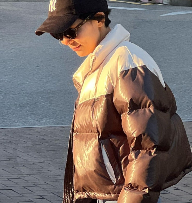  김나영 사복패션 그로브 숏패딩 셀린느 미니백 힙한 여자 가을 코디