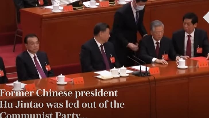 후진타오 전 중국 국가주석, 당 대회에서 의문의 퇴장 당해