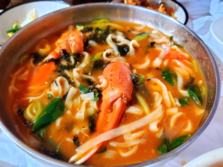  강릉 맛집 - 항구마차. 홍게 칼국수. 가자미 회 무침. 옥계 맛집. 허영만 백반 기행. 한국인의 밥상에 나왔던 찐 맛집.