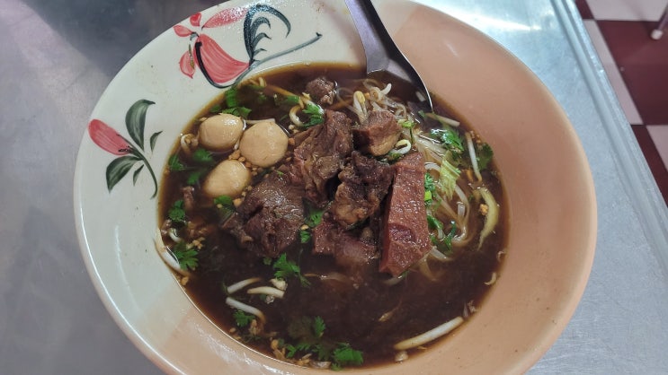  므엉마이시장 근처 치앙마이 로컬 맛집 kasem beef noodle