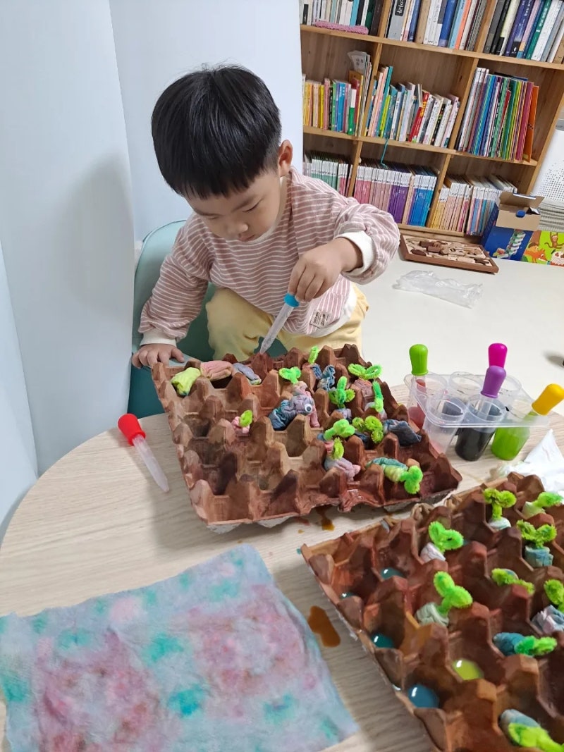 집콕육아] 코인티슈 물감놀이 /애벌레와 새싹이 자라요 : 네이버 블로그