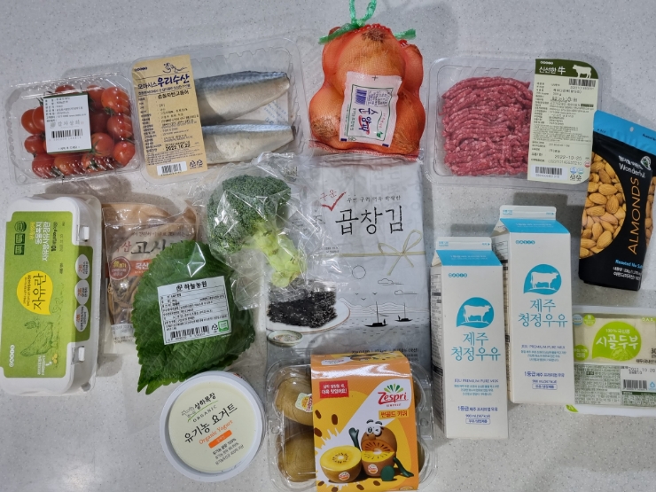 4인 주간밥상: 오아시스마켓. 상하목장 유기농요거트, 곱창김, 고등어구이, 고사리나물볶음. 4인 주간밥상: 오아시스마켓. 상하목장 유기농요거트, 곱창김, 고등어구이, 고사리나물볶음.