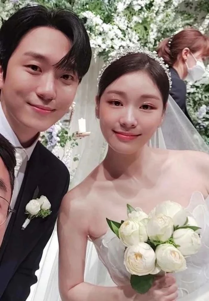 '백년가약' 김연아고우림, 결혼식 입맞춤 도중 신부가 신랑 가슴 치며 빵 터진 이유는? '백년가약' 김연아고우림, 결혼식 입맞춤 도중 신부가 신랑 가슴 치며 빵 터진 이유는?