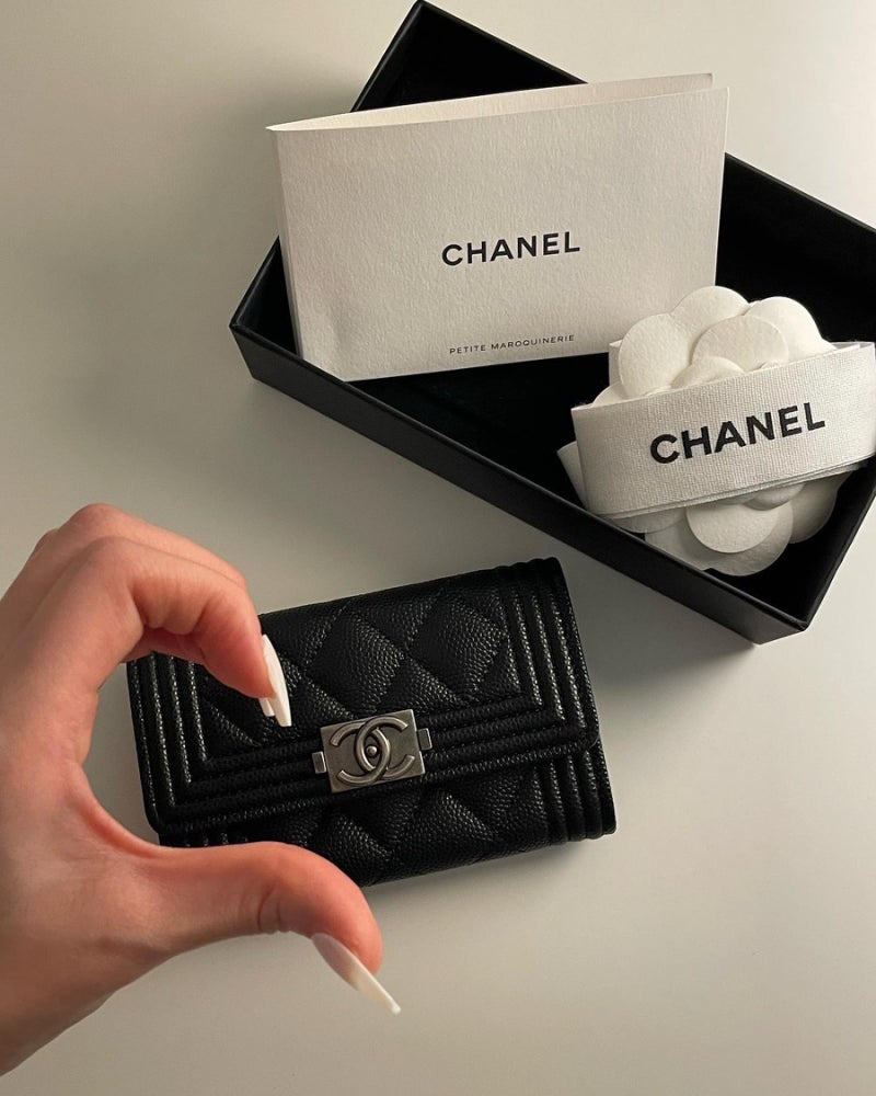 CHANEL 샤넬 보이 플랩 캐비어 빈티지 은장 카드지갑 후기 (샤넬 보이카드홀더 언박싱 영상)