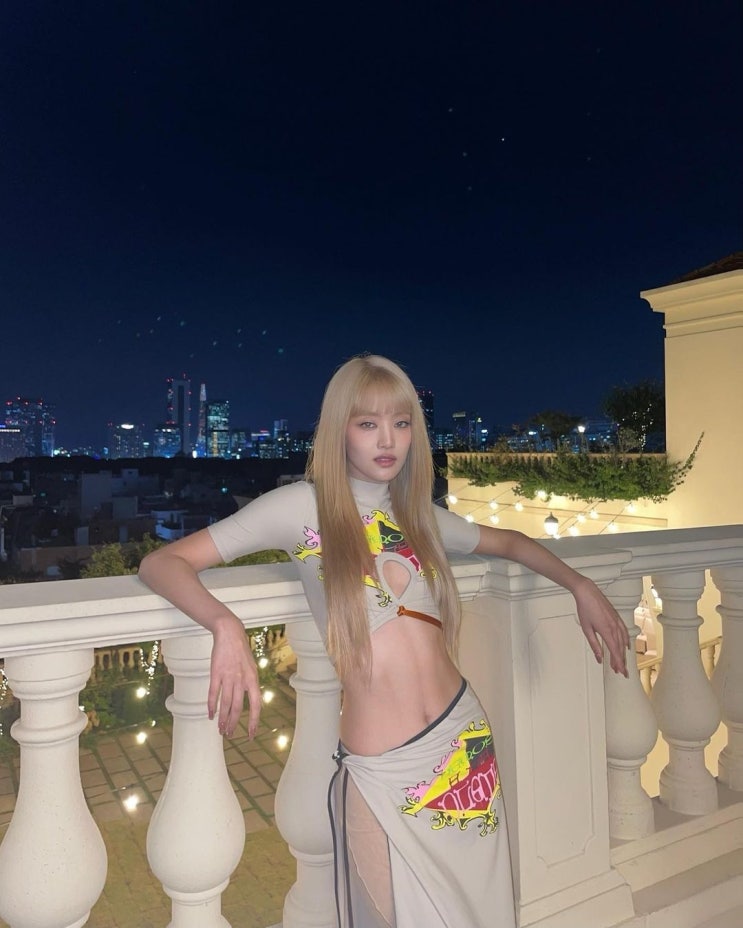 (여자)아이들 멤버 민니, 아찔한 트임 몸매 뽐내는 과감 패션에 시선 집중...매끈한 복근에 옆트임까지 (여자)아이들 멤버 민니, 아찔한 트임 몸매 뽐내는 과감 패션에 시선 집중...매끈한 복근에 옆트임까지
