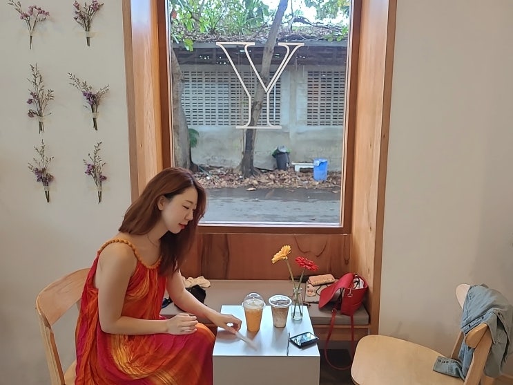  치앙마이 공항 근처 카페 작고 힙한 감성의 Young folk at club carving