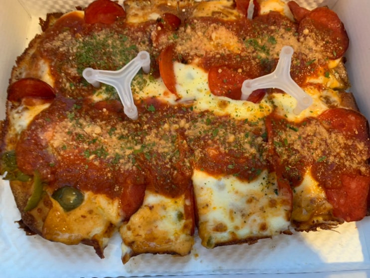 김우빈피자 빅스타피자 BIGSTAR PIZZA 10인치 디트로이트피자 페페로니+소이바사삭치킨 두번구운 크러스트피자라 바삭함도! 풍성한 치즈맛도! 짜지않은 페페로니 햄맛도 굿굿 김우빈피자 빅스타피자 BIGSTAR PIZZA 10인치 디트로이트피자 페페로니+소이바사삭치킨 두번구운 크러스트피자라 바삭함도! 풍성한 치즈맛도! 짜지않은 페페로니 햄맛도 굿굿