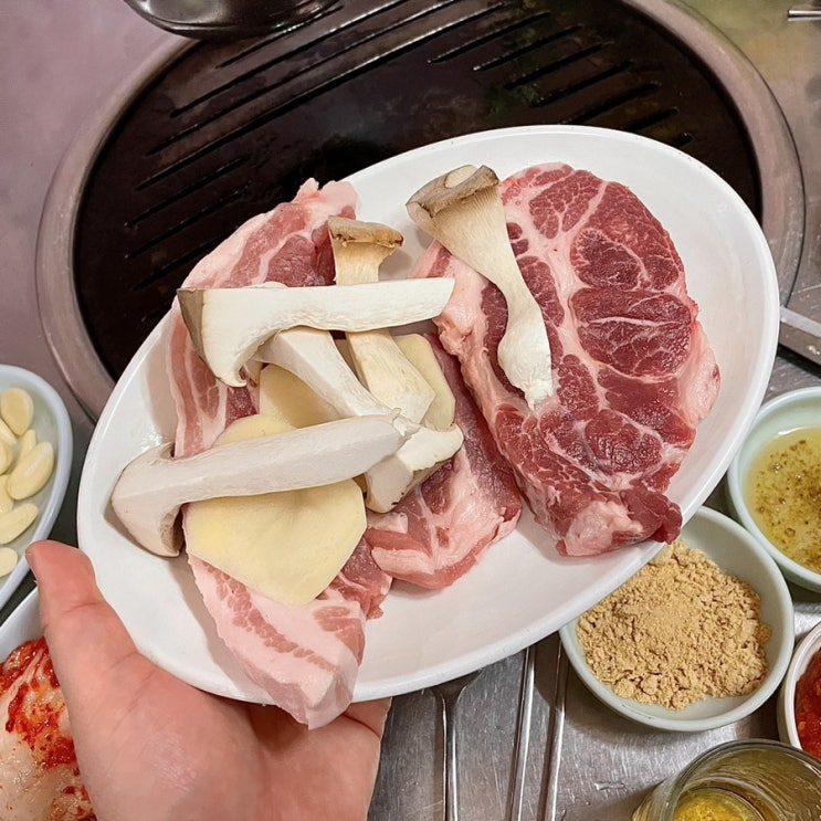  [행당동 고기집] 왕십리주먹고기 - 연탄에 구워먹는 돼지고기 노포