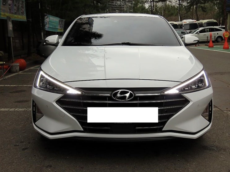  더뉴아반떼AD 중고차 날렵합니다
