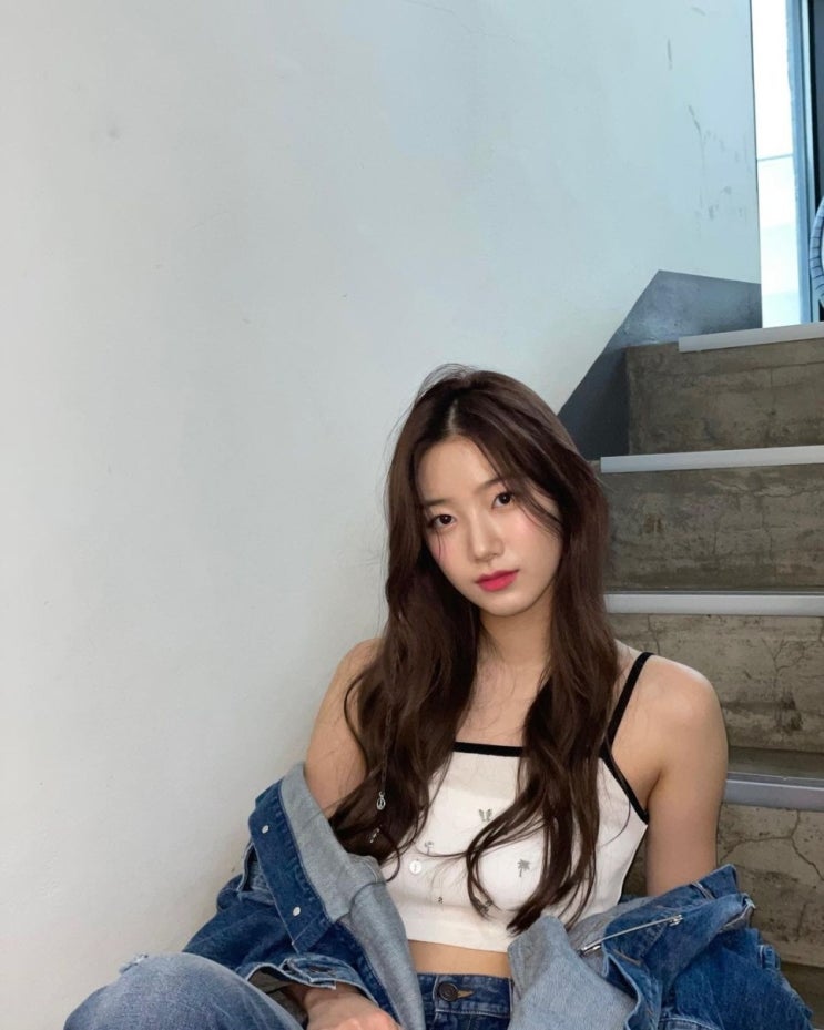 '탄탄 몸매 소유자' 걸그룹 르세라핌 카즈하, 무대에서 멤버들도 놀란 복근 수준 "진짜 딴딴해 보인다" '탄탄 몸매 소유자' 걸그룹 르세라핌 카즈하, 무대에서 멤버들도 놀란 복근 수준 "진짜 딴딴해 보인다"