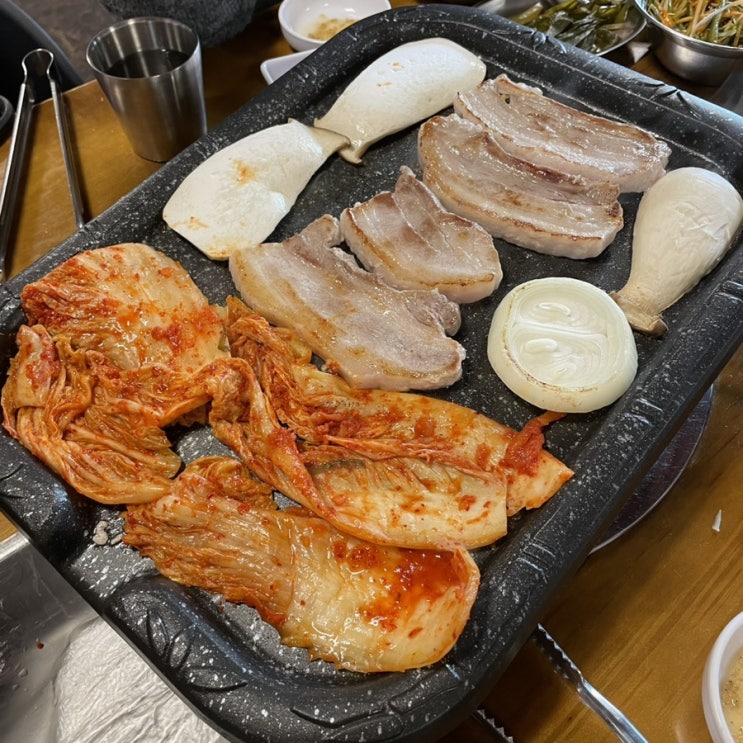  망원동 시골김치삼겹살 망원본점!