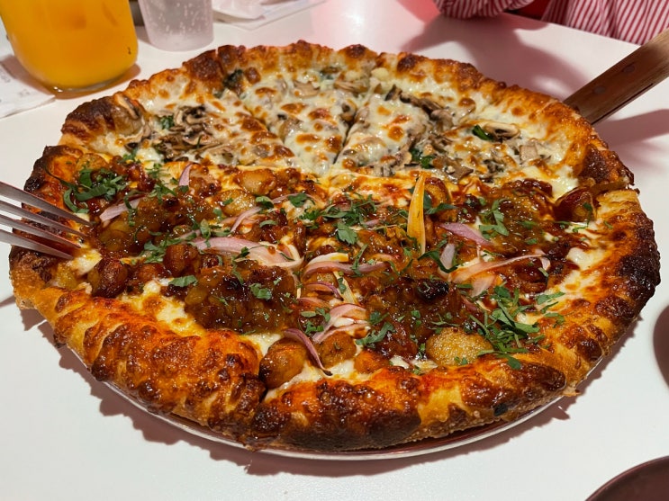  이태원 아노브 피자(ANOV PIZZA) 시그니처 피자 & 코울슬로
