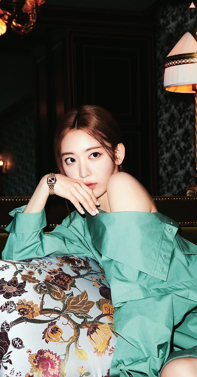 [iPhone Wallpaper] LE SSERAFIM Sakura L'Officiel Singapore Photoshoot Wallpapers by Seuljjang
