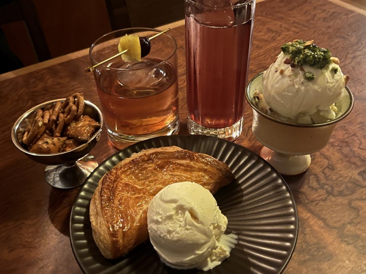  안국역 술집, 바 "법원(bourbon)"