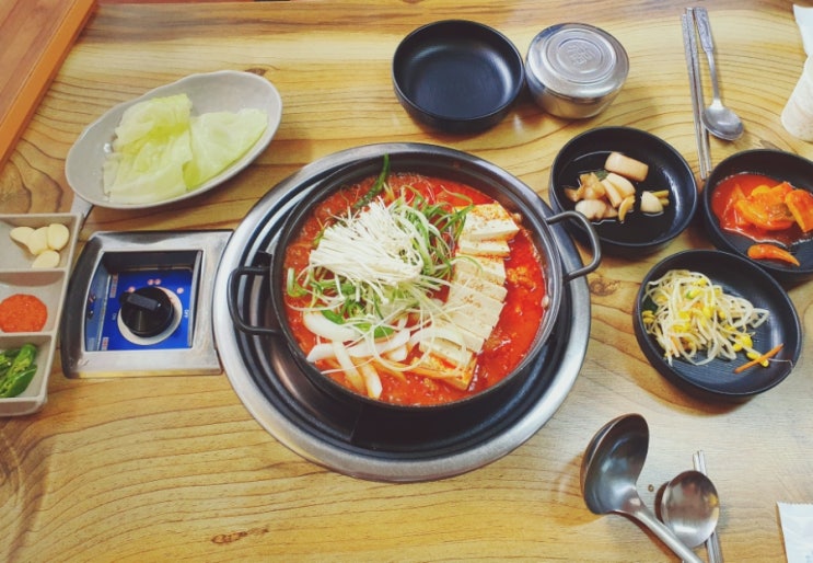  충주 시청 최고의 점심 짜글이와 갈비찜 떡갈비 맛집 터주골명가