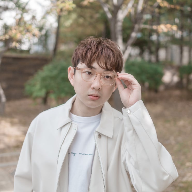  아이웨어 브랜드 스프링 스트링스, 남자 알없는 안경 패션 추천