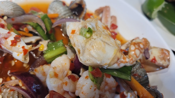  치앙마이 현지인 맛집 다양한 해산물 쏨땀 즐길 수 있는 SPICY SEAFOOD-PAPAYA SALAD