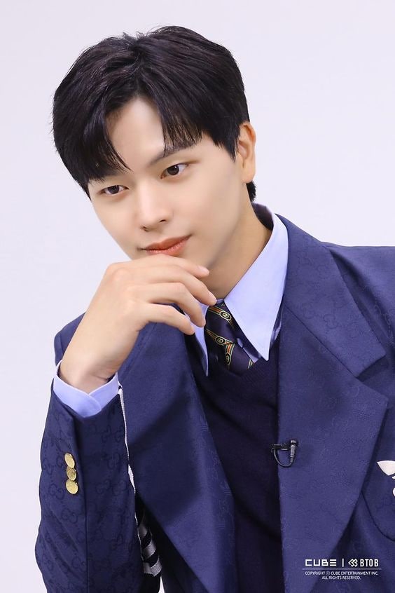 금수저 육성재 머리 헤어스타일 애즈펌 시스루댄디 더레브바버샵 디자이너 김영광