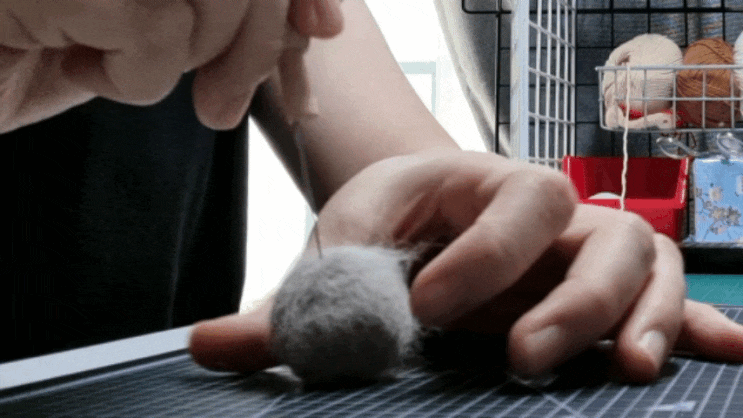  섬섬이 털로 만든 공과 장난감 길냥이 옥수에게 전달하기 : 고양이 털공 만들기 : 길출신집냥이