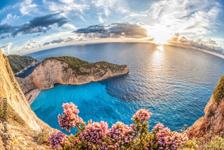 책과 함께 걷는 세계여행 계획 태양의후예와 그리스 자킨토스 섬 나바지오 해변