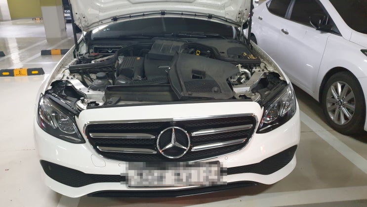  벤츠 E300 배터리 방전 E200, E220밧데리 교체방법과 동일합니다.