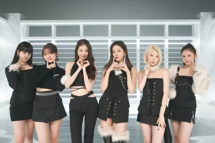 '걸그룹 비주얼 원탑' 아이브 멤버 장원영, '숏컷'도 굴욕없이 소화해 화제...팬들 모두 감탄했다 '걸그룹 비주얼 원탑' 아이브 멤버 장원영, '숏컷'도 굴욕없이 소화해 화제...팬들 모두 감탄했다