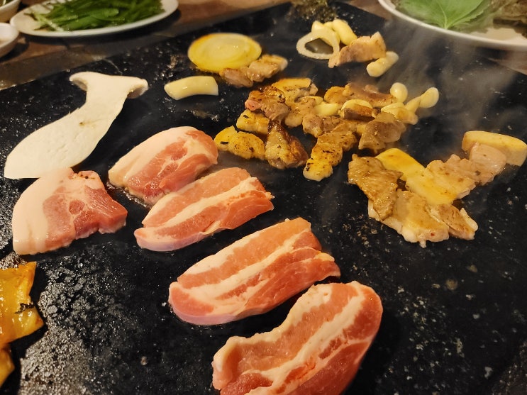  돌판에 구워 먹는 칠곡/구미 맛집 '약샘골 가든', 대구 근교드라이브 삼아 방문하기 좋은 고기집