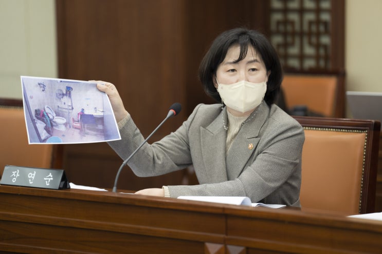  은평구의회 행정사무감사, "청소도구로 가득 찬 공중 장애인화장실, 이건 아니지 않나" [은평시민신문]