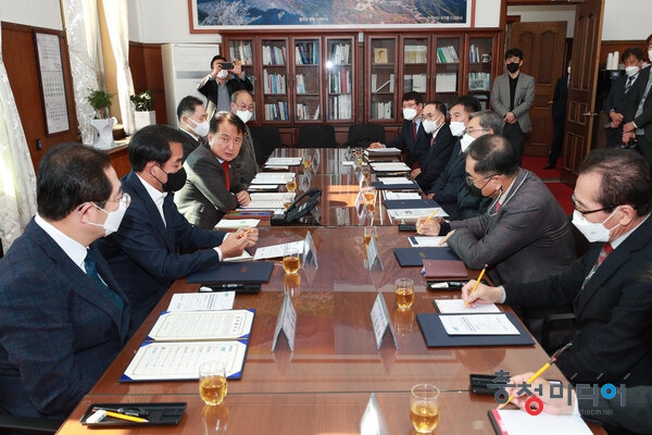  옥천군, ‘남부권 혁신지원센터’ 설립 위한 MOU 체결
