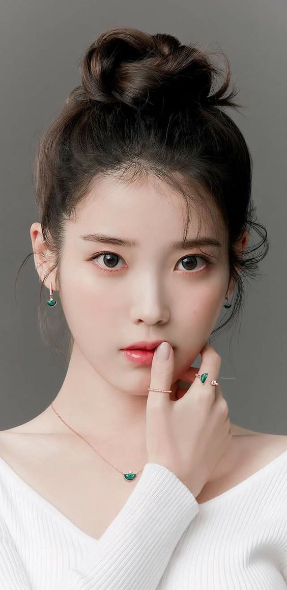 아이유 아이폰 고화질 배경화면 11개 압축파일 다운로드 아이유 아이폰 고화질 배경화면 11개 압축파일 다운로드