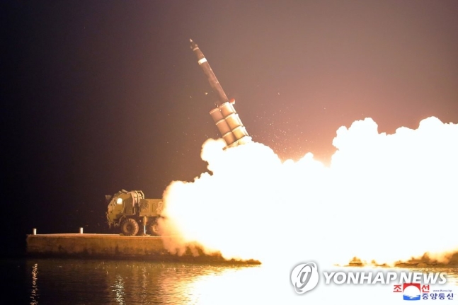 北, 2주만에 탄도미사일 도발재개… 요격힘든 저고도 단거리 2발 北, 2주만에 탄도미사일 도발재개… 요격힘든 저고도 단거리 2발