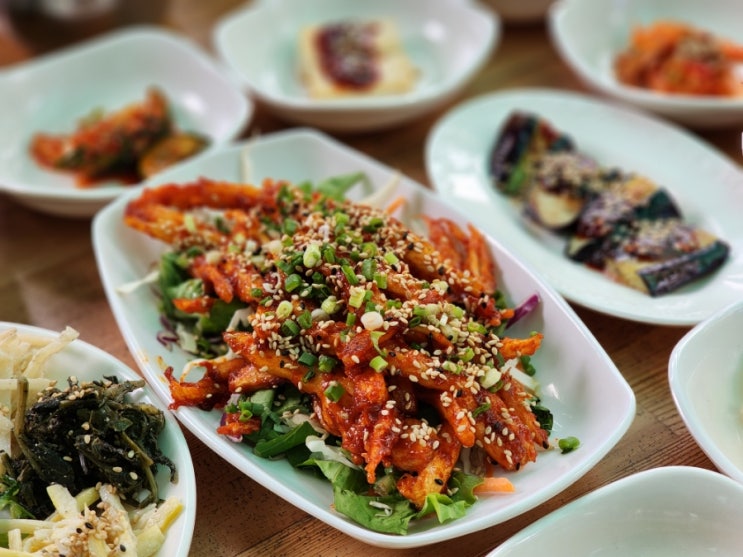 하동 쌍계사 맛집 좋은세상식당, 상다리 휘는 25첩 더덕구이정식