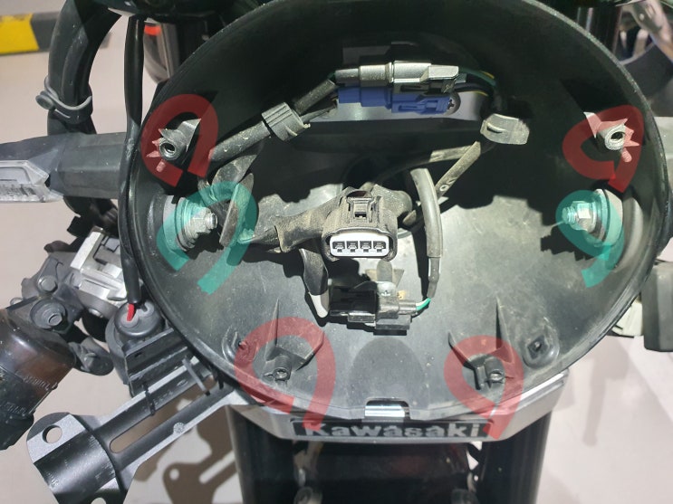  Z900RS 2019 - 헤드라이트 분리 방법