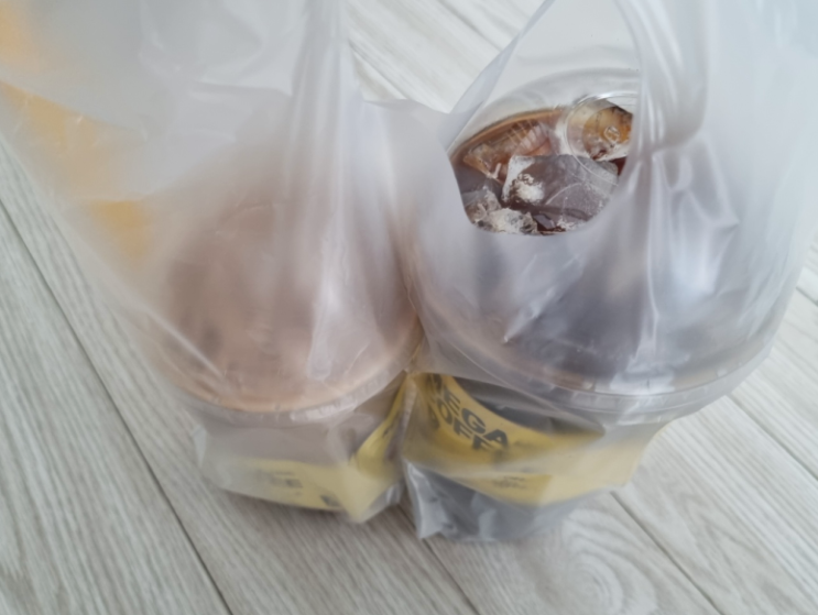  메가커피에서 바닐라라떼와 메가리카노 사먹기