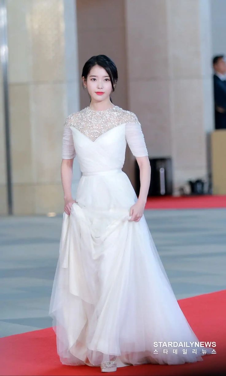 아이유 #레드카펫 의상 모바일 IOS 아이폰 배경화면 다운로드 아이유 #레드카펫 의상 모바일 IOS 아이폰 배경화면 다운로드