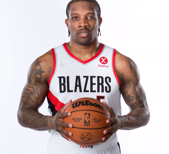 전 NBA 선수 에릭 블레드소가 가정 폭력 혐의로 체포되었습니다. 전 NBA 선수 에릭 블레드소가 가정 폭력 혐의로 체포되었습니다.