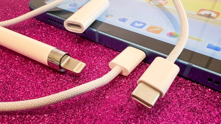 애플 아이패드10세대 USB-C 포트 전송 속도는 여전히 라이트닝포트와 동일한 480Mbps USB 2.0 스펙 입니다 애플 아이패드10세대 USB-C 포트 전송 속도는 여전히 라이트닝포트와 동일한 480Mbps USB 2.0 스펙 입니다