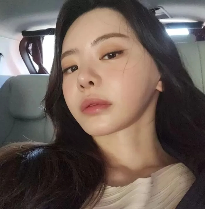 성우 겸 방송인 서유리, "전부 다 제 잘못..." 돌연 사과문 올려...버츄얼 걸그룹 '로나유니버스' 활동 중단 성우 겸 방송인 서유리, "전부 다 제 잘못..." 돌연 사과문 올려...버츄얼 걸그룹 '로나유니버스' 활동 중단