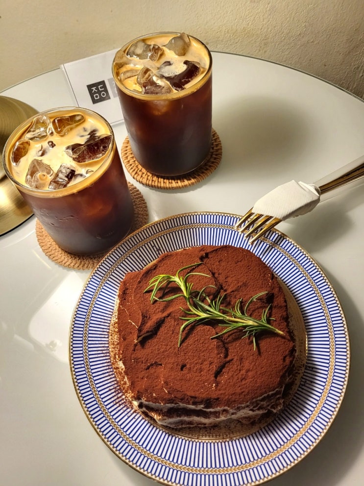  [연남] 작당모의 : 홍대 분위기 좋은 카페 티라미수 맛집