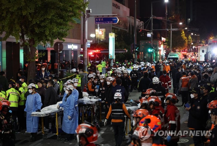 젊은 영혼들이여 지켜주지 못해 미안하다 [노원명 에세이]