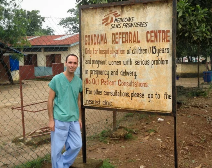 의사의 에볼라 회고록은 우간다에서 새로운 발병과 함께 너무 시의적절합니다.