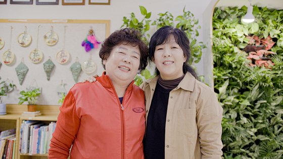 39년째 미혼모·독거노인 돌본 3대…LG, '장기 선행' 7명에 '의인상' 수여 39년째 미혼모·독거노인 돌본 3대…LG, '장기 선행' 7명에 '의인상' 수여