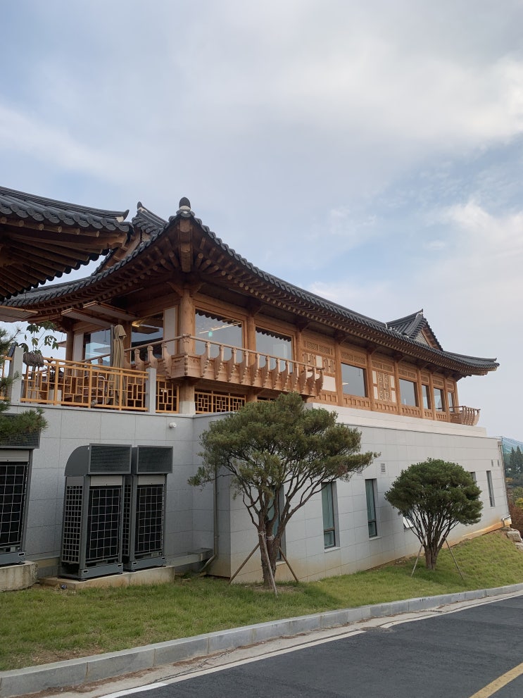   전주 전북대 덕진호수가 한 눈에 보이는 한옥카페 "한올"