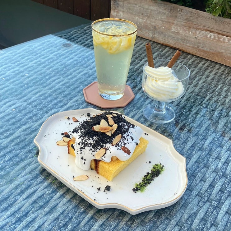  [파주 카페 마당]예쁜 마당과 한강뷰를 머금은 파주 심학산 카페
