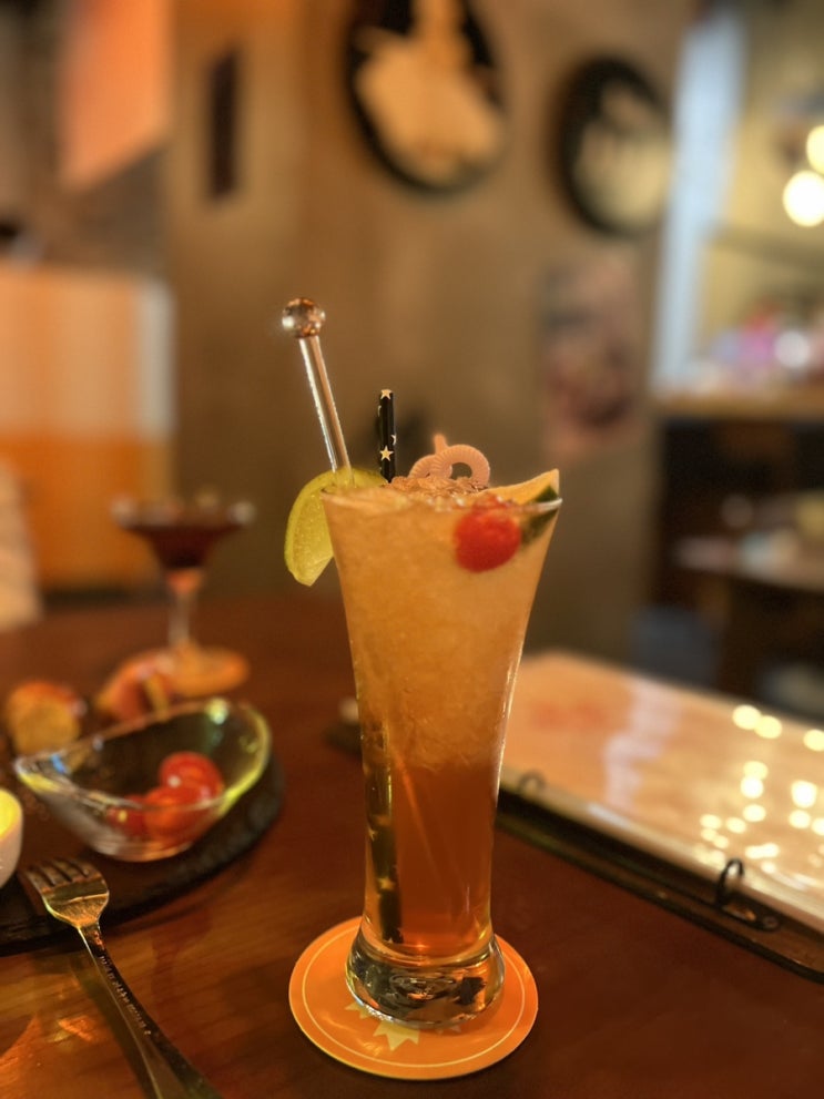 부산 동래 온천천 분위기 좋은 칵테일바(bar) 술집 추천 : 노벰버(Novem6er) 부산 동래 온천천 분위기 좋은 칵테일바(bar) 술집 추천 : 노벰버(Novem6er)