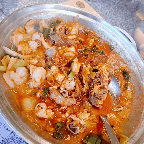 분위기 좋은 반전 메뉴, 압구정역 맛집 '지강 낙곱새'