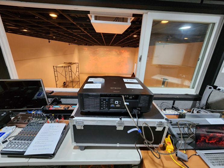 언더스탠드에비뉴 레이저 프로젝터 렌탈 후기 (16,000안시), 빔프로젝터