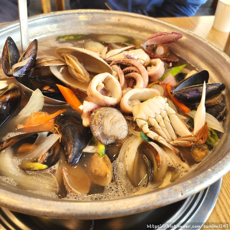 소래포구 맛집 통큰칼국수 해물이 듬뿍 들어있어요