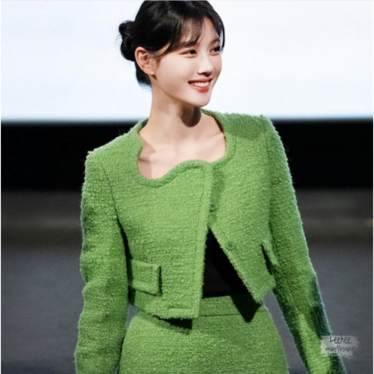  김유정 패션 트위드 자켓 원피스 20대 여자 하객룩